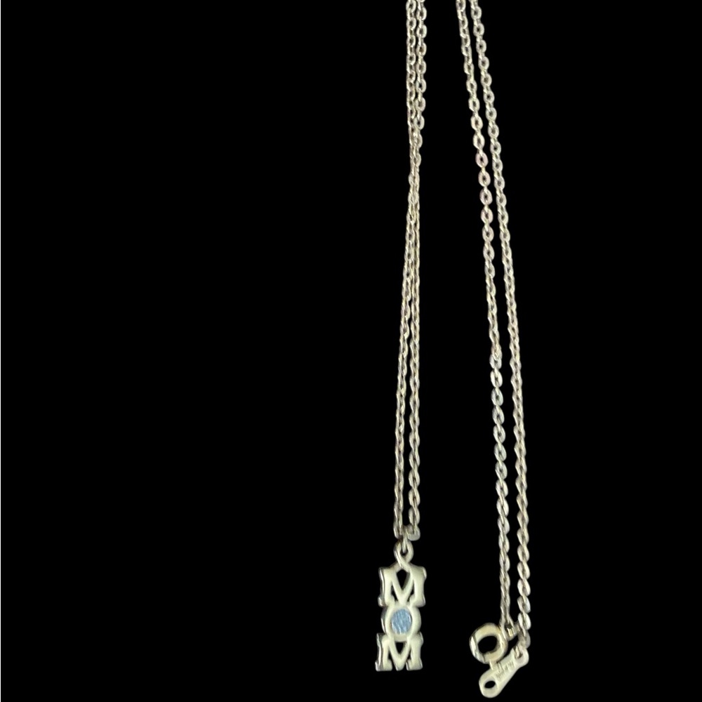 Vintage Avon “Mom” Gold-Tone Dainty Pendant Necklace - Picture 8 of 9